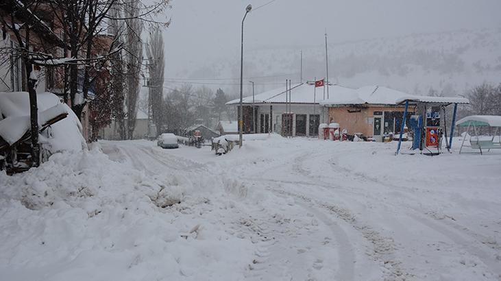 Tokat ve Sivas’ta eğitime 1 gün kar engeli